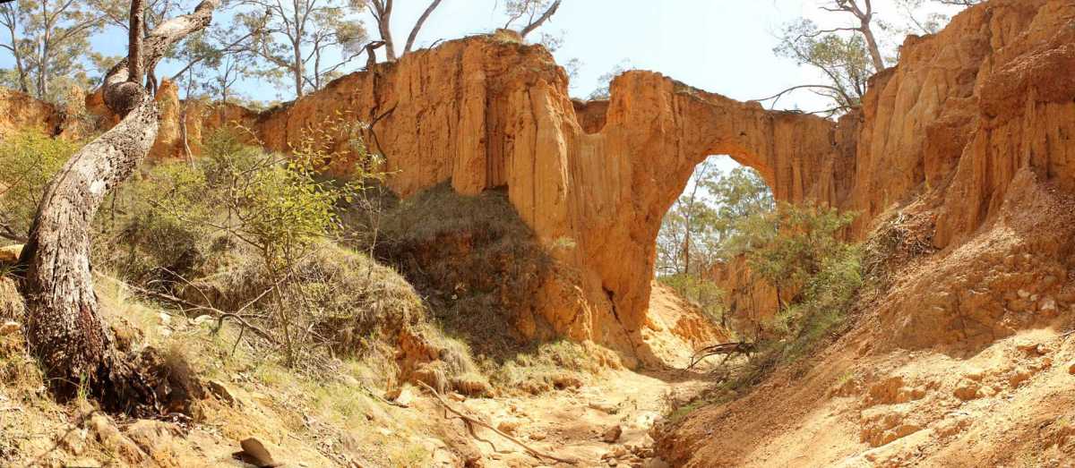 Golden gully hill arch end robcaz